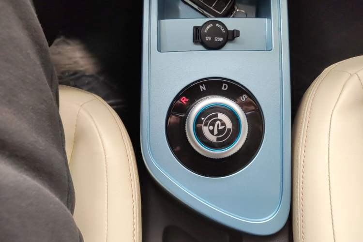 Used Brilliance Xinri i03 2021 318 km 31.45 kWh Gear Lever
