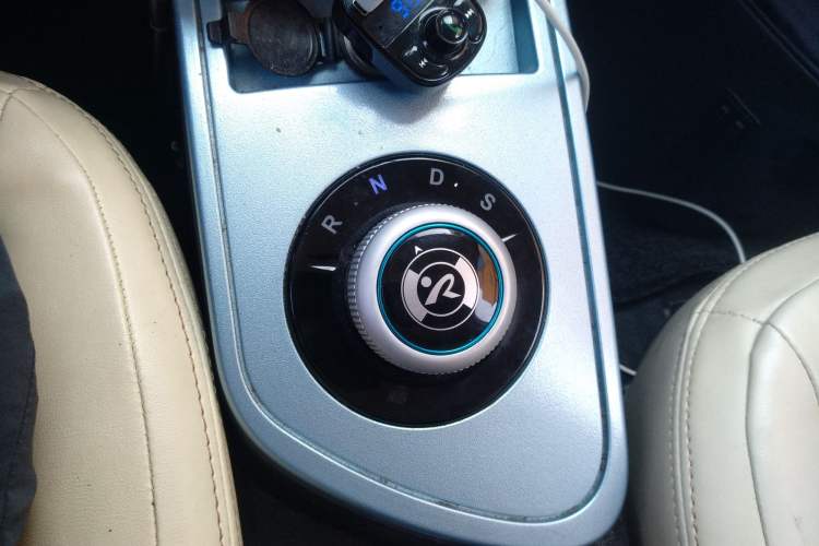 Used Brilliance Xinri i03 2021 318 km 31.45 kWh Gear Lever