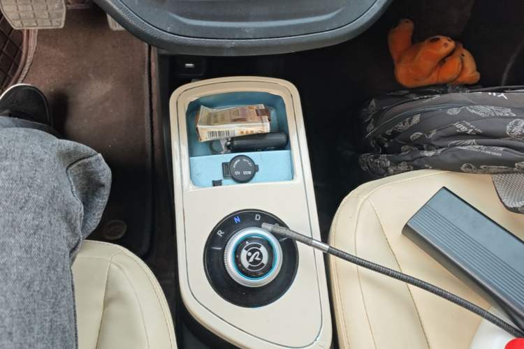 Used Brilliance Xinri i03 2021 318 km 31.45 kWh Gear Lever