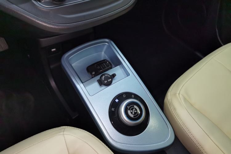 Used Brilliance Xinri i03 2021 318 km 31.45 kWh Gear Lever