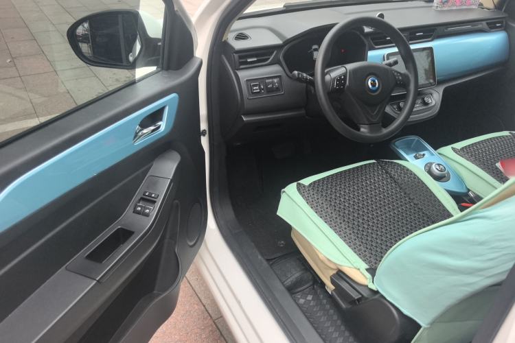 Used Brilliance Xinri i03 2021 318 km 31.45 kWh Interior 2