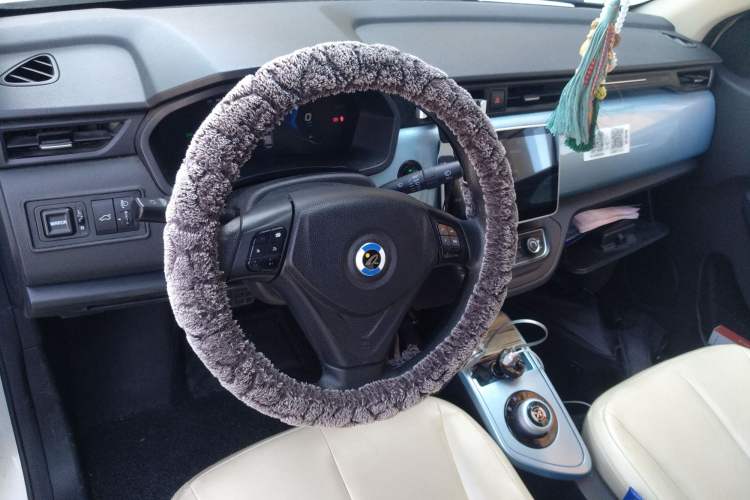 Used Brilliance Xinri i03 2021 318 km 31.45 kWh Interior 2