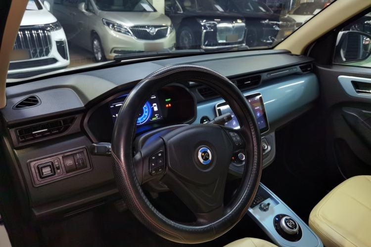 Used Brilliance Xinri i03 2021 318 km 31.45 kWh Interior 2