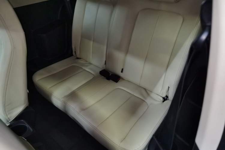 Used Brilliance Xinri i03 2021 318 km 31.45 kWh Interior 4