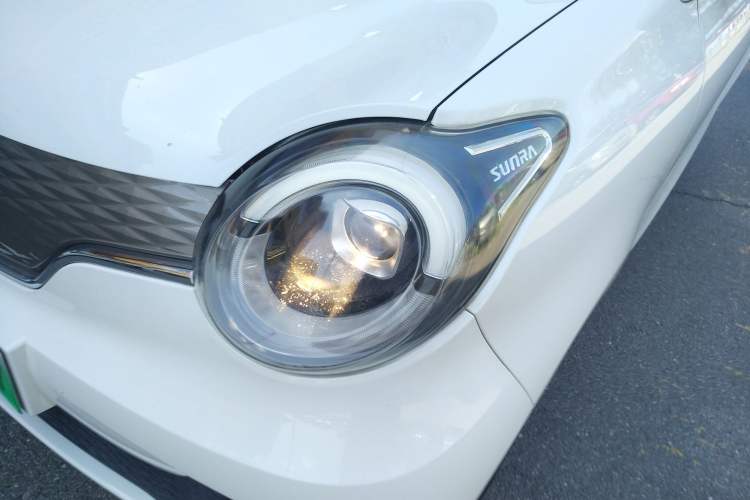 Used Brilliance Xinri i03 2021 318 km 31.45 kWh Left Front Headlight