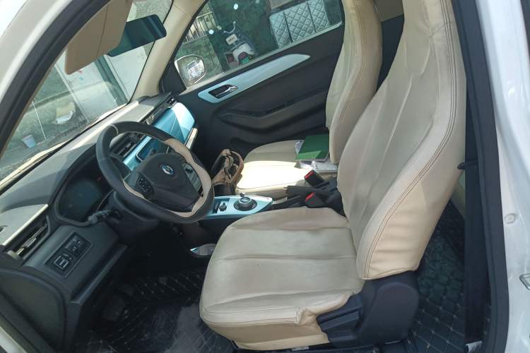 Used Brilliance Xinri i03 2021 318 km 31.45 kWh Left Front Seat