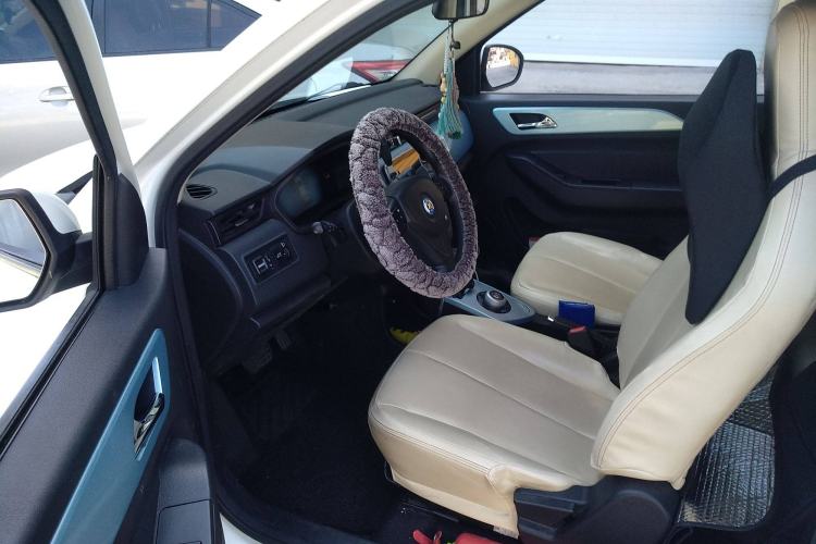 Used Brilliance Xinri i03 2021 318 km 31.45 kWh Left Front Seat