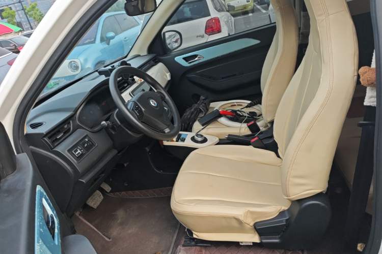 Used Brilliance Xinri i03 2021 318 km 31.45 kWh Left Front Seat
