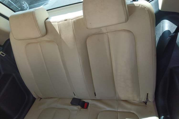 Used Brilliance Xinri i03 2021 318 km 31.45 kWh Left Rear Seat