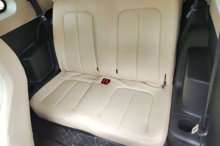 Used Brilliance Xinri i03 2021 318 km 31.45 kWh Left Rear Seat