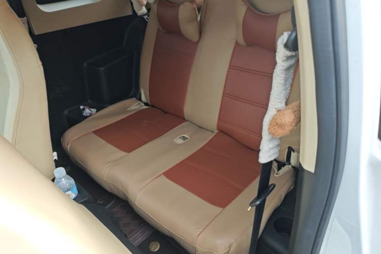 Used Brilliance Xinri i03 2021 318 km 31.45 kWh Left Rear Seat