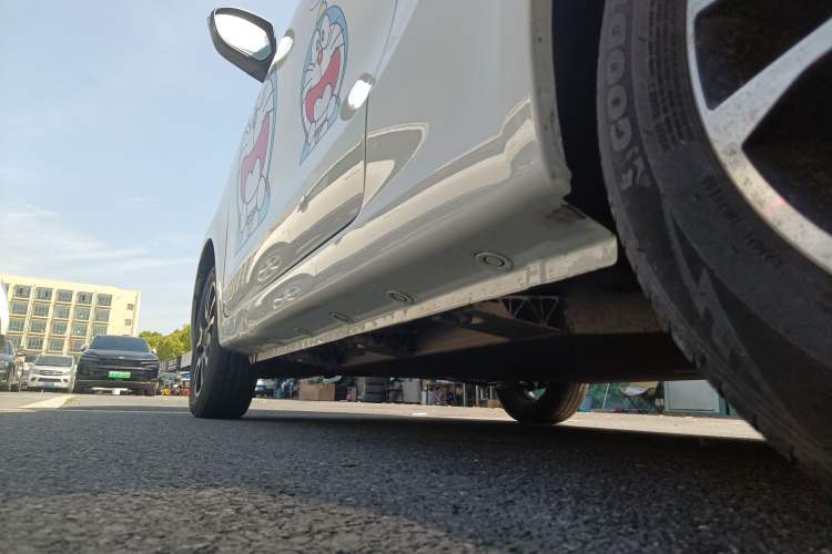 Used Brilliance Xinri i03 2021 318 km 31.45 kWh Left Side Sill