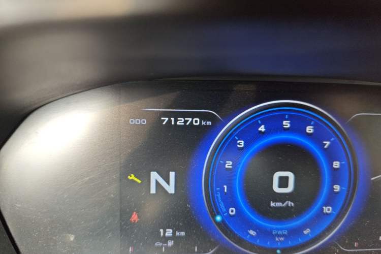 Used Brilliance Xinri i03 2021 318 km 31.45 kWh Odometer Close Up