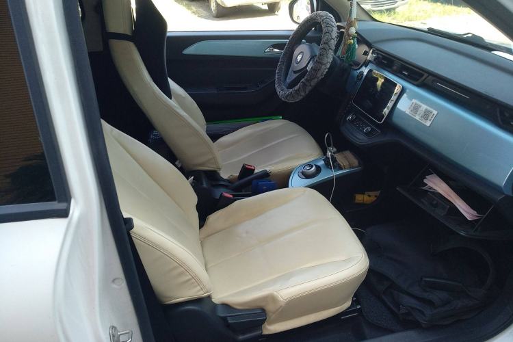 Used Brilliance Xinri i03 2021 318 km 31.45 kWh Right Front Seat