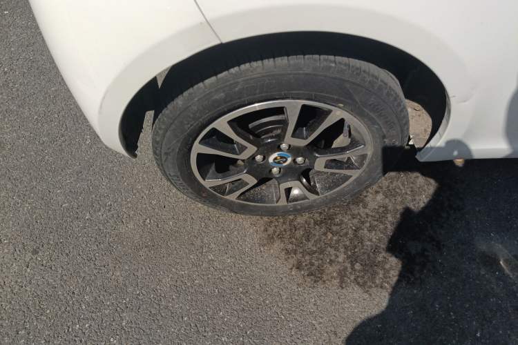 Used Brilliance Xinri i03 2021 318 km 31.45 kWh Right Rear Wheel Hub