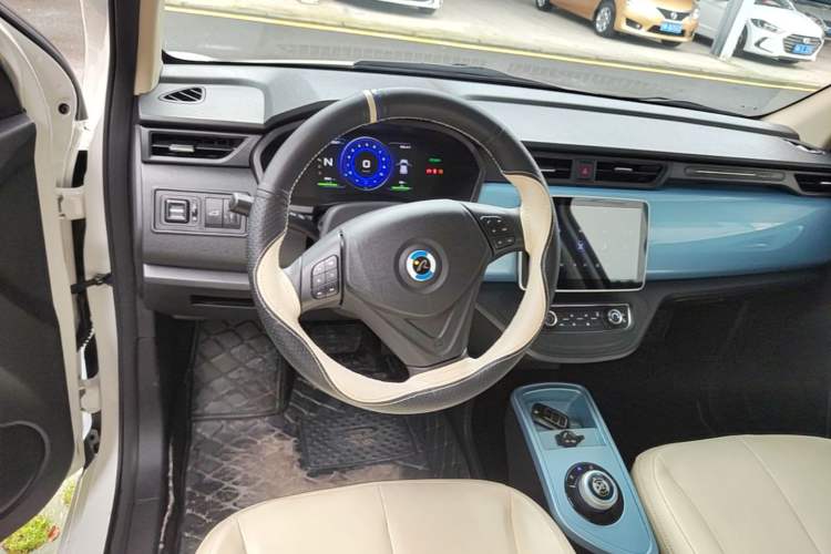 Used Brilliance Xinri i03 2021 318 km 31.45 kWh Steering Wheel