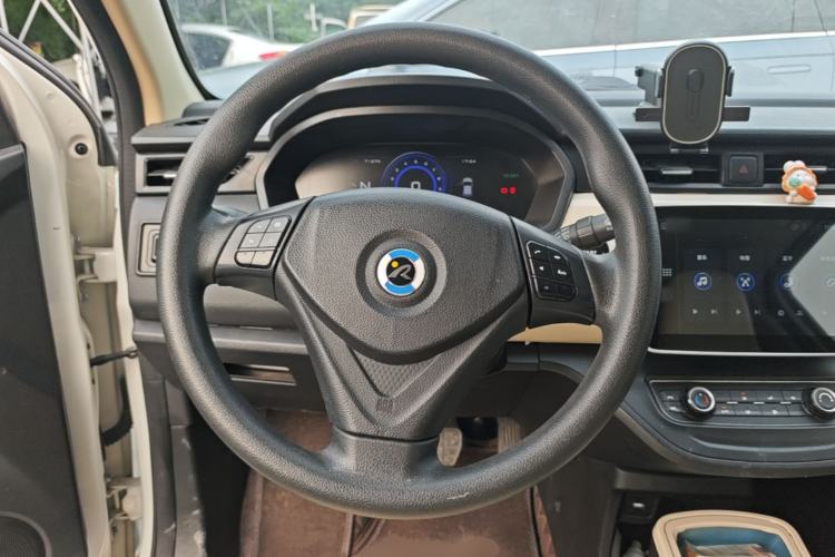 Used Brilliance Xinri i03 2021 318 km 31.45 kWh Steering Wheel