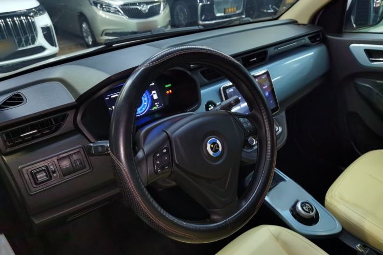 Used Brilliance Xinri i03 2021 318 km 31.45 kWh Steering Wheel