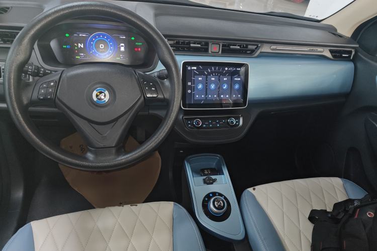 Used Brilliance Xinri i03 2022 Youth Edition 31.45 kWh Center Console