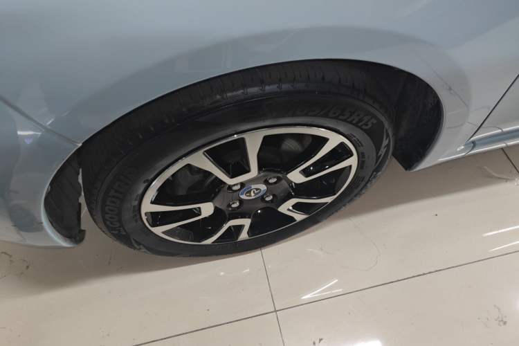 Used Brilliance Xinri i03 2022 Youth Edition 31.45 kWh Exterior 4