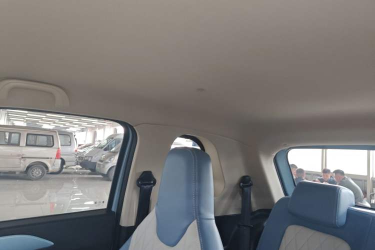 Used Brilliance Xinri i03 2022 Youth Edition 31.45 kWh Headliner