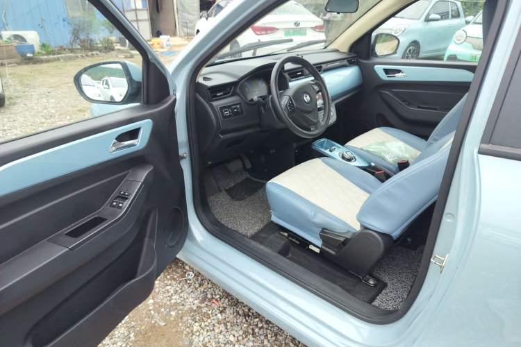 Used Brilliance Xinri i03 2022 Youth Edition 31.45 kWh Interior 2