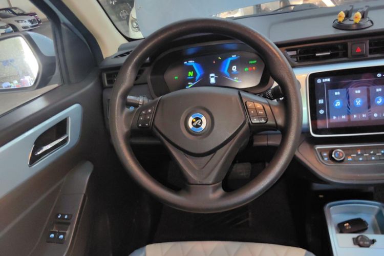 Used Brilliance Xinri i03 2022 Youth Edition 31.45 kWh Interior 2