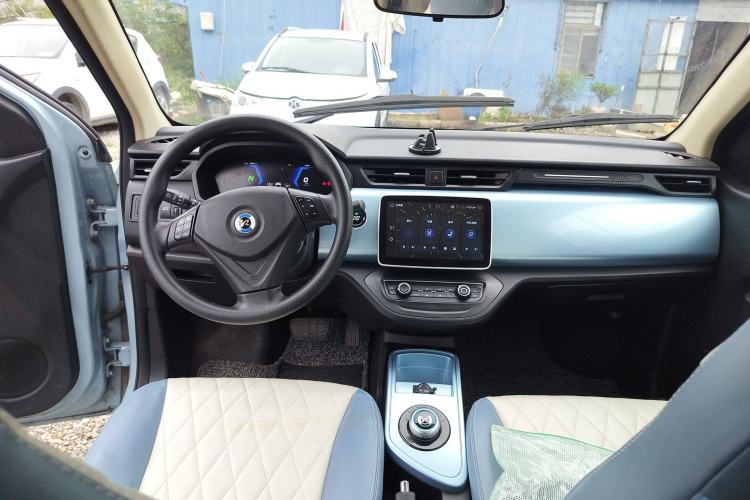 Used Brilliance Xinri i03 2022 Youth Edition 31.45 kWh Interior 3