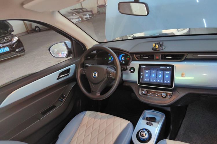 Used Brilliance Xinri i03 2022 Youth Edition 31.45 kWh Interior 6