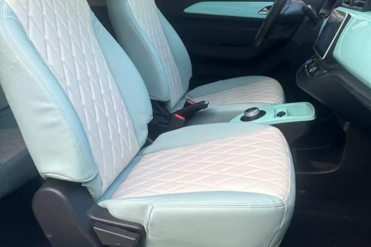 Used Brilliance Xinri i03 2022 Youth Edition 31.45 kWh Interior 6