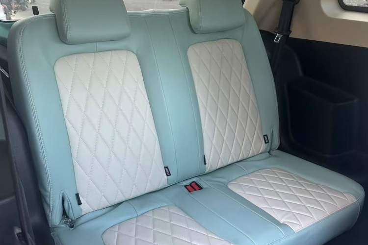 Used Brilliance Xinri i03 2022 Youth Edition 31.45 kWh Interior 7