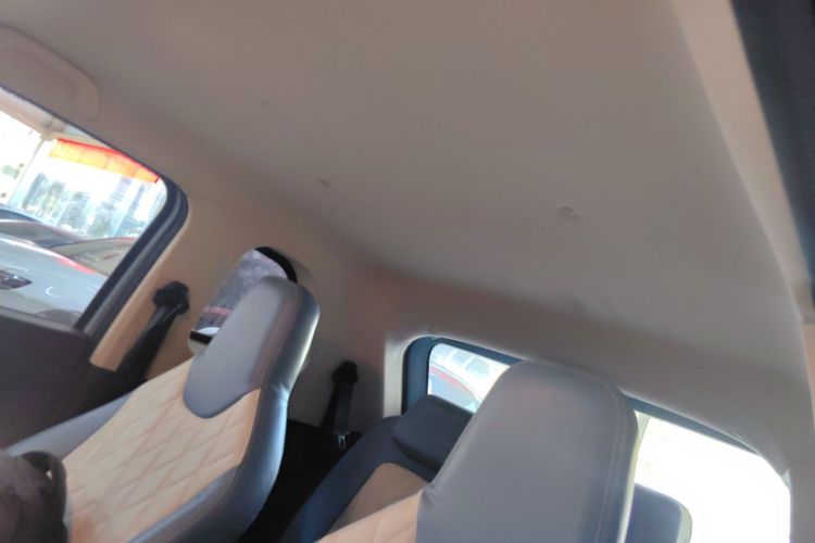 Used Brilliance Xinri i03 2022 Youth Edition 31.45 kWh Interior 9