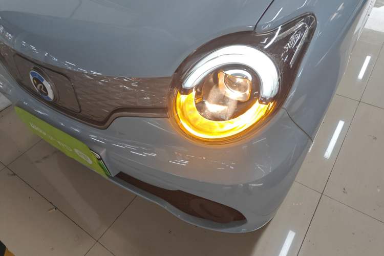 Used Brilliance Xinri i03 2022 Youth Edition 31.45 kWh Left Front Headlight