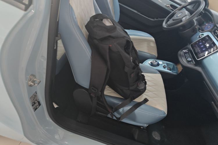 Used Brilliance Xinri i03 2022 Youth Edition 31.45 kWh Right Front Seat