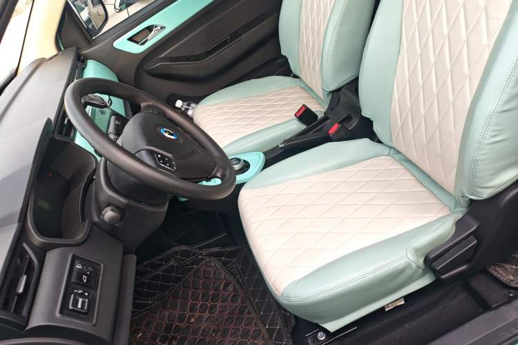 Used Brilliance Xinri i03 2022 Youth Edition 31.45 kWh Left Front Seat