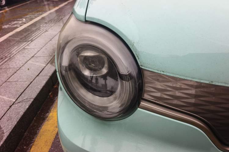 Used Brilliance Xinri i03 2022 Youth Edition 31.45 kWh Right Front Headlight
