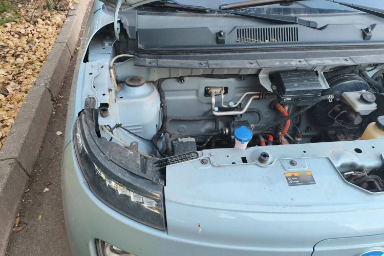 Used Brilliance Xinri i03A 2021 318 km 31.45 kWh Engine Bay Right