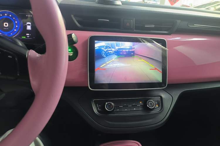 Used Brilliance Xinri i03A 2021 318 km 31.45 kWh Audio And AC Panel