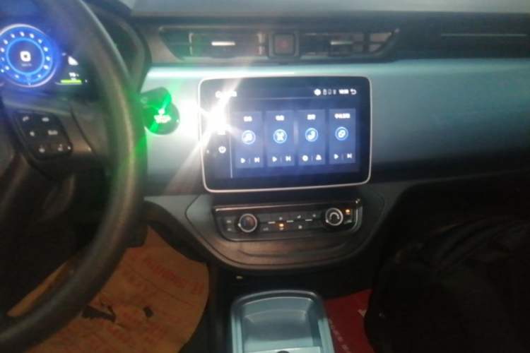 Used Brilliance Xinri i03A 2021 318 km 31.45 kWh Audio And AC Panel