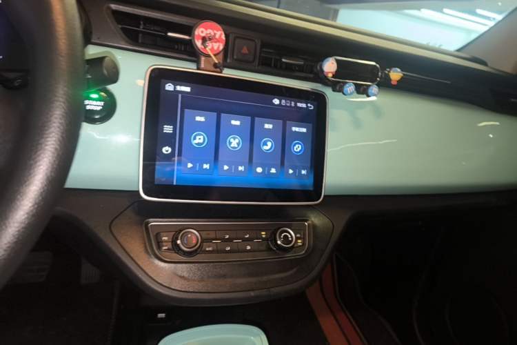 Used Brilliance Xinri i03A 2021 318 km 31.45 kWh Audio And AC Panel