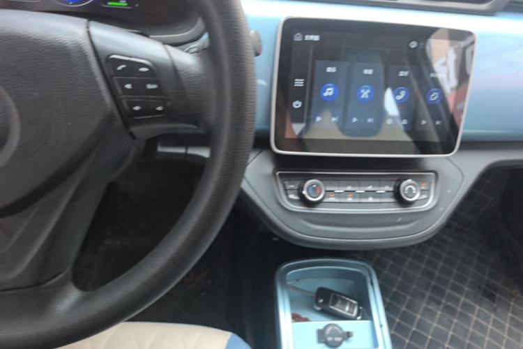 Used Brilliance Xinri i03A 2021 410 km 38.54 kWh Center Console