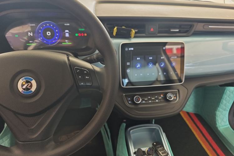 Used Brilliance Xinri i03A 2021 318 km 31.45 kWh Center Console