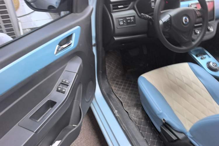 Used Brilliance Xinri i03A 2021 410 km 38.54 kWh Driver Seat