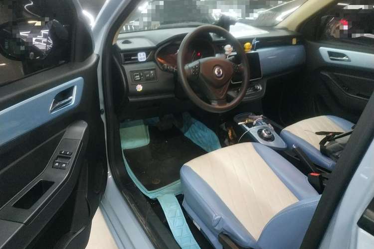 Used Brilliance Xinri i03A 2021 318 km 31.45 kWh Driver Seat