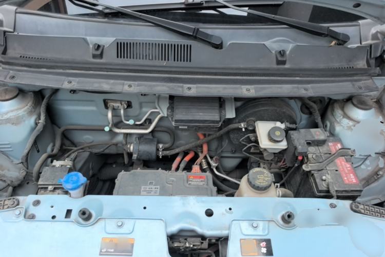 Used Brilliance Xinri i03A 2021 410 km 38.54 kWh Engine Bay