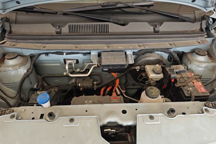 Used Brilliance Xinri i03A 2021 318 km 31.45 kWh Engine Bay