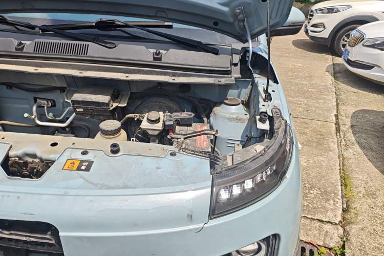 Used Brilliance Xinri i03A 2021 318 km 31.45 kWh Engine Bay Left