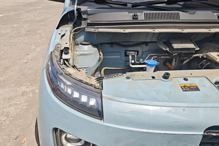 Used Brilliance Xinri i03A 2021 318 km 31.45 kWh Engine Bay Right