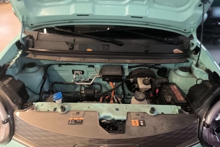 Used Brilliance Xinri i03A 2021 318 km 31.45 kWh Engine Bay