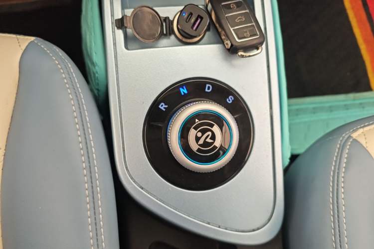 Used Brilliance Xinri i03A 2021 318 km 31.45 kWh Gear Lever